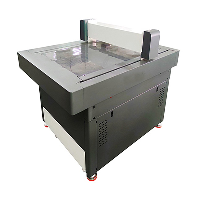 Режущий планшетный плоттер Universal FC-7090E