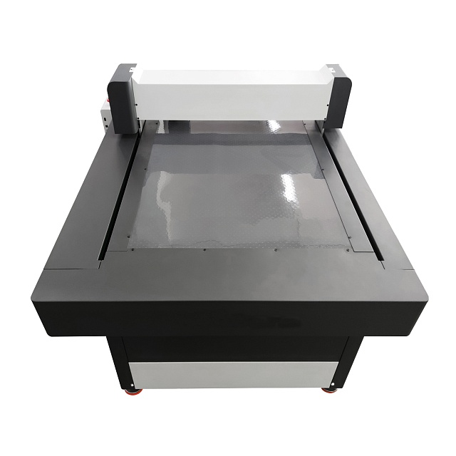 Режущий планшетный плоттер Universal FC-7090E