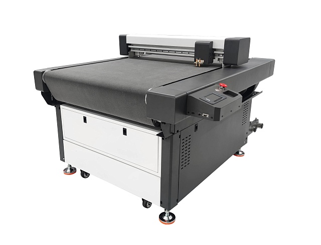 Режущий планшетный плоттер Universal FC-7090U