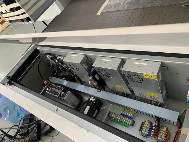 Планшетный принтер UNIVERSAL UD-09R3BGV (I3200-U1)