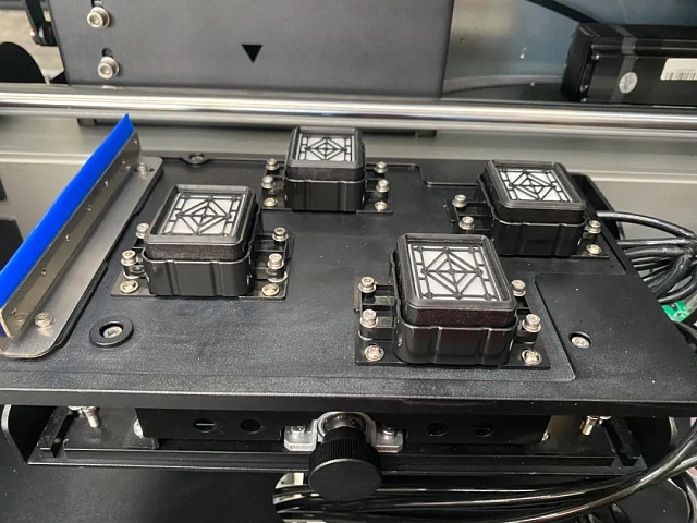 Рулонный уф принтер UNIVERSAL UD-32R8AAW